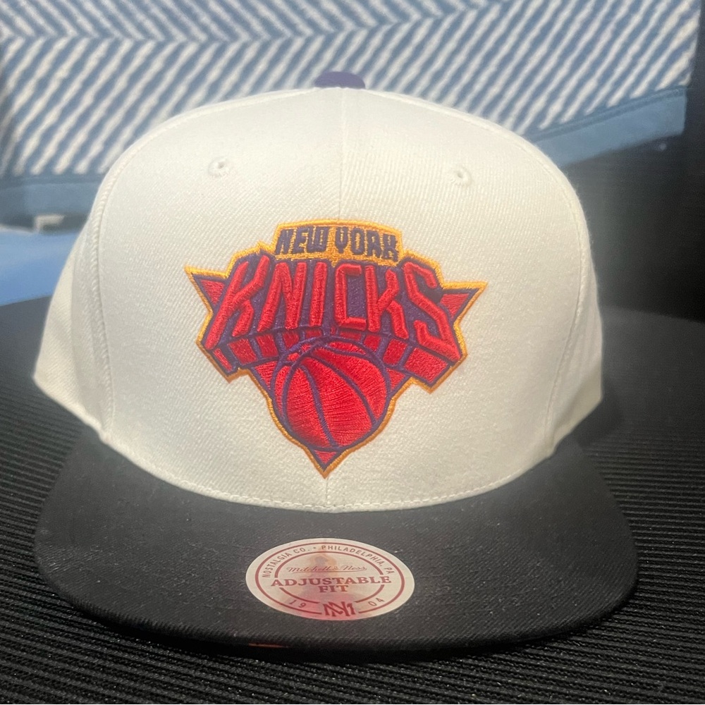 Mitchell & Ness New York Knicks SnapBack Hat